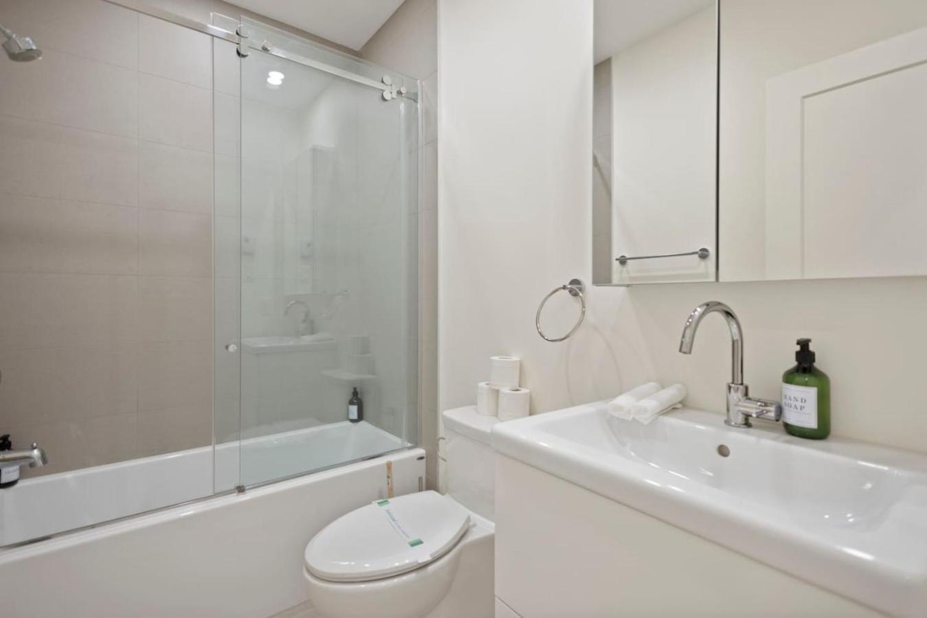 Amazing And Spacious 5br2b In Heart Of Plateau Zt8 * Montreal