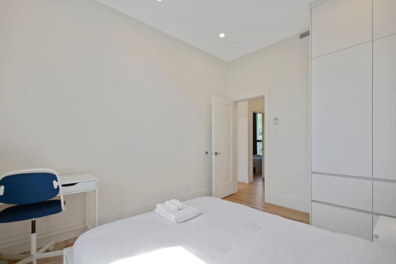 Amazing And Spacious 5br2b In Heart Of Plateau Zt8 Apartment Montreal