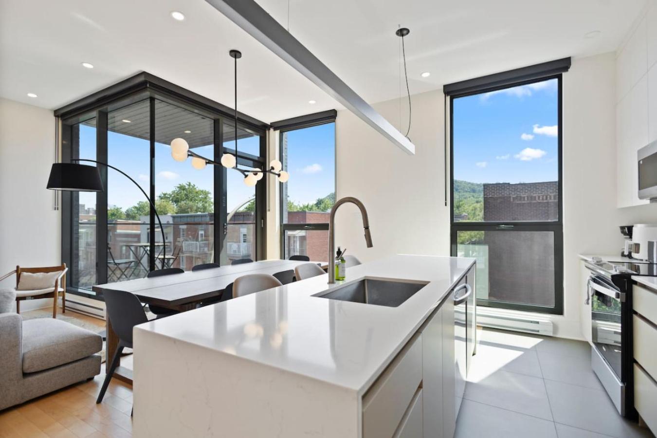 Amazing And Spacious 5br2b In Heart Of Plateau Zt8 Apartment Montreal